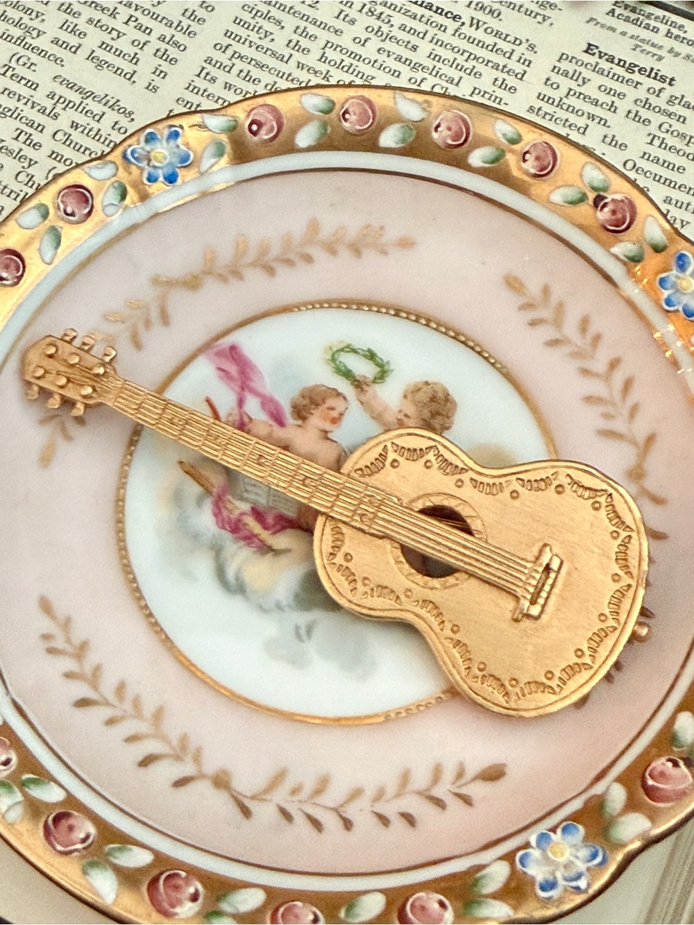 Vintage JJ Jonette Gold Tone Guitar Brooch